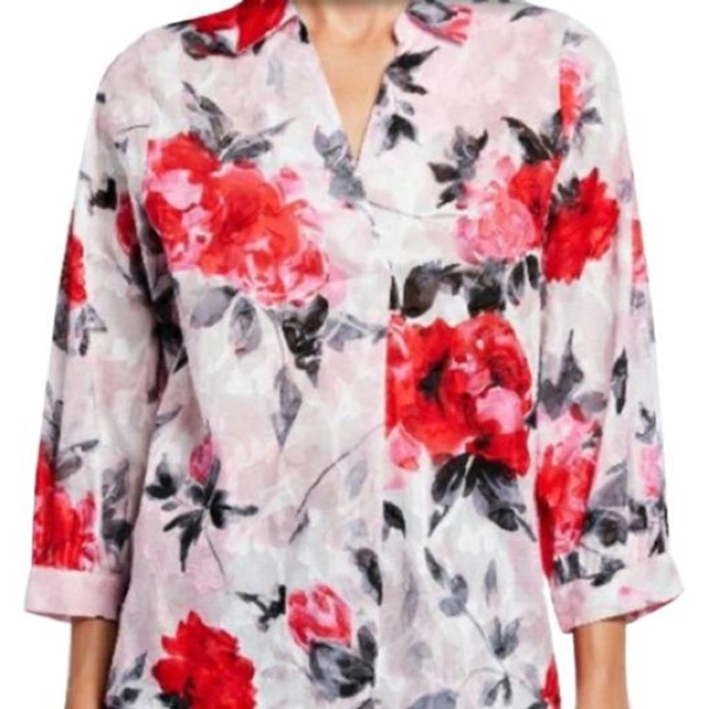 NWNT Karl Lagerfeld
Pink White Back Button Floral Blouse Shirt Size: 12 (L)